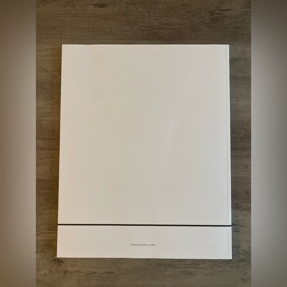 CHANEL Magazine 2021 Issue 22 with Chanel Card Stock Letter - Picture 4 of 4